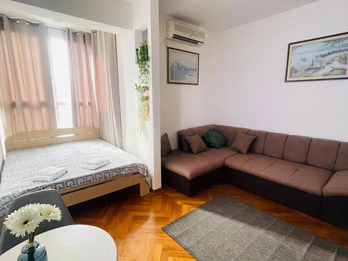 Bar Center Studio Apartment Exterior photo